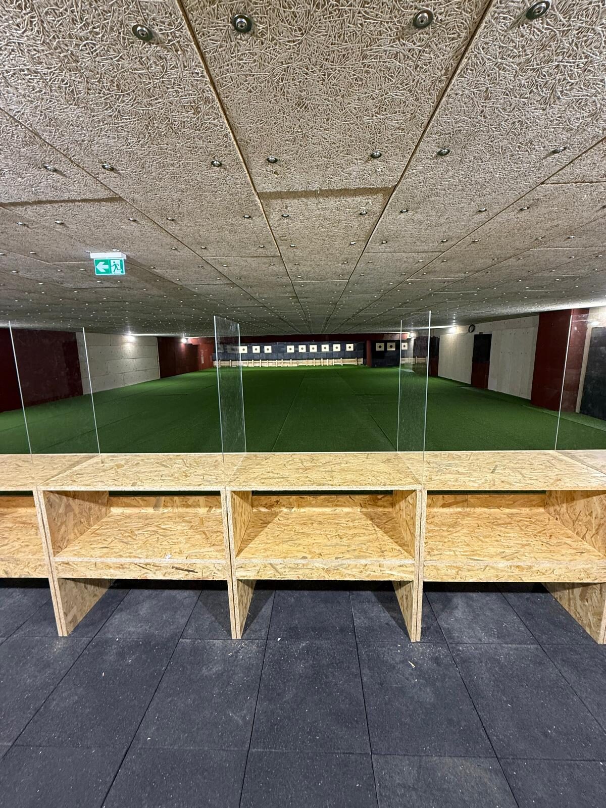 Pas de tir et couloirs du stand du Cercle Napoléon